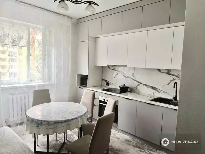 2-комнатная квартира, этаж 4 из 15, 68 м²