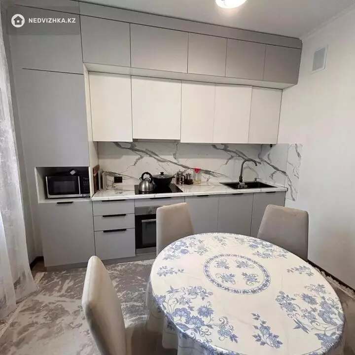 2-комнатная квартира, этаж 4 из 15, 68 м², фотография 3