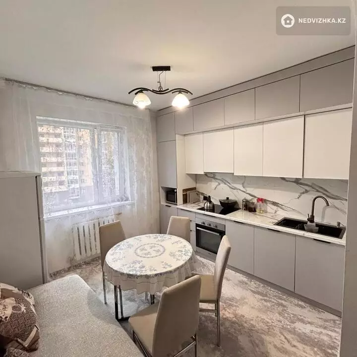 2-комнатная квартира, этаж 4 из 15, 68 м², фотография 2