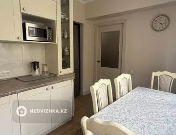 2-комнатная квартира, этаж 3 из 6, 63 м²
