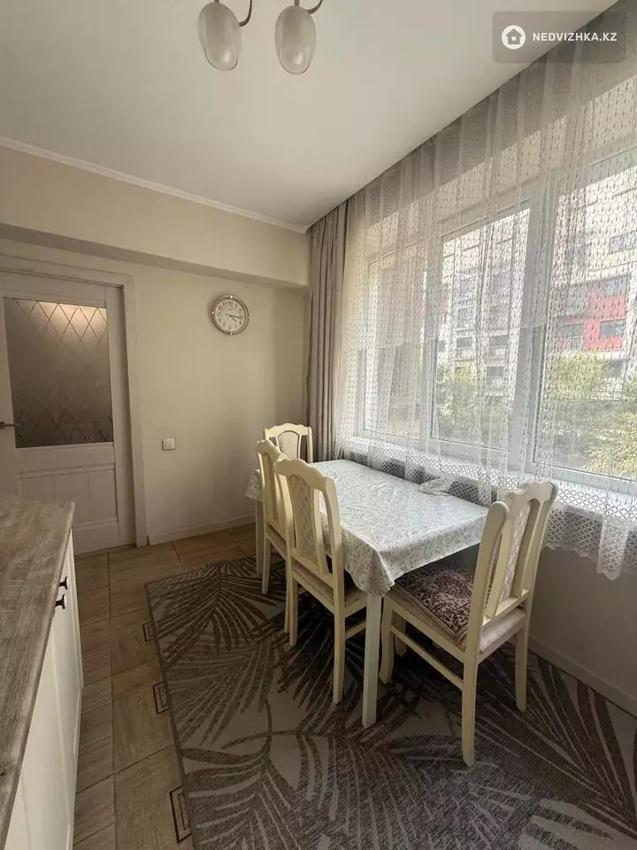 2-комнатная квартира, этаж 3 из 6, 63 м², фотография 2