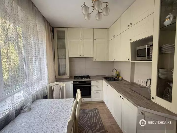 2-комнатная квартира, этаж 3 из 6, 63 м², фотография 3