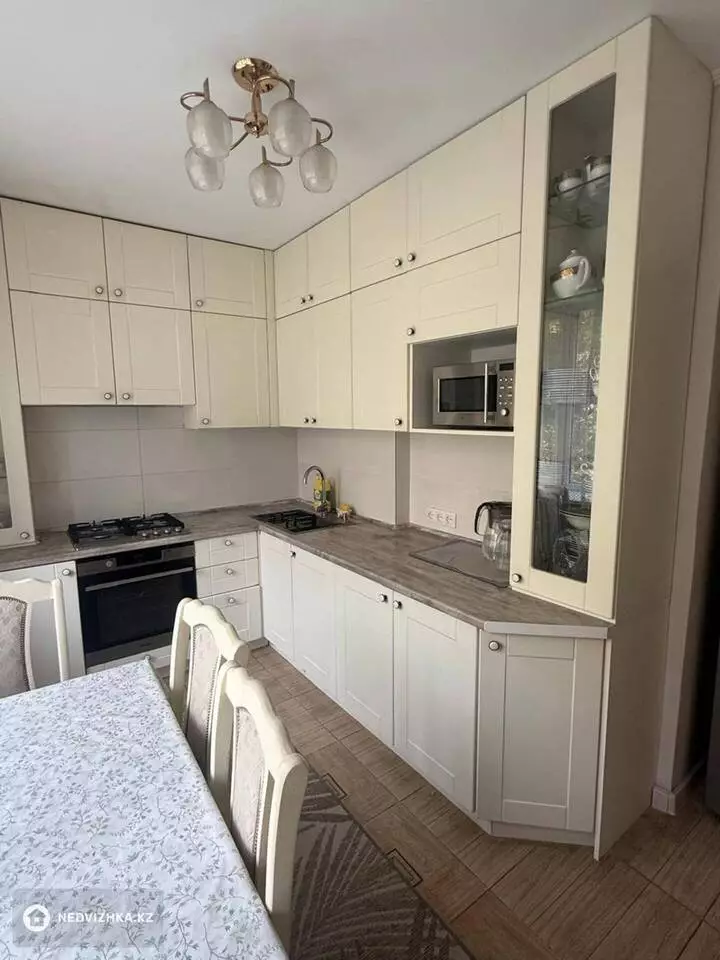 2-комнатная квартира, этаж 3 из 6, 63 м², фотография 4
