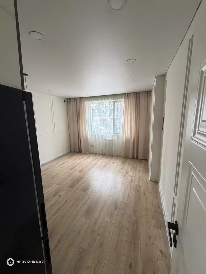 2-комнатная квартира, этаж 1 из 10, 53 м², фотография 4