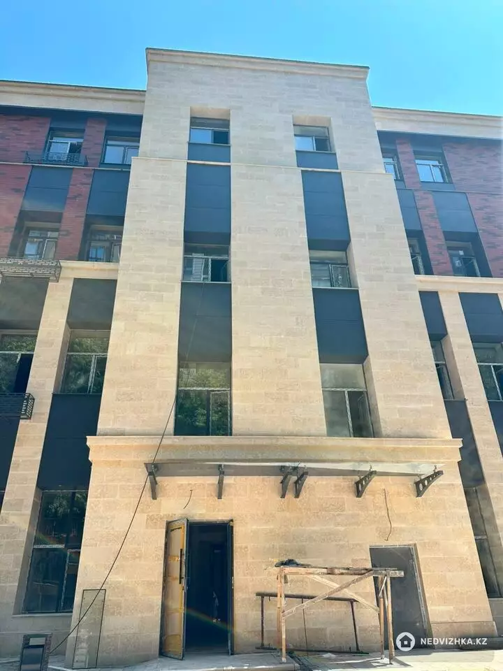 3-комнатная квартира, этаж 1 из 4, 80 м², фотография 3