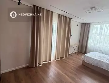 3-комнатная квартира, этаж 4 из 18, 80 м², миниатюра 1