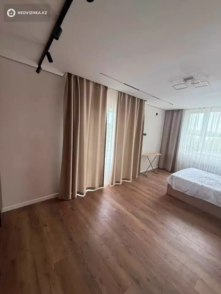 3-комнатная квартира, этаж 4 из 18, 80 м²