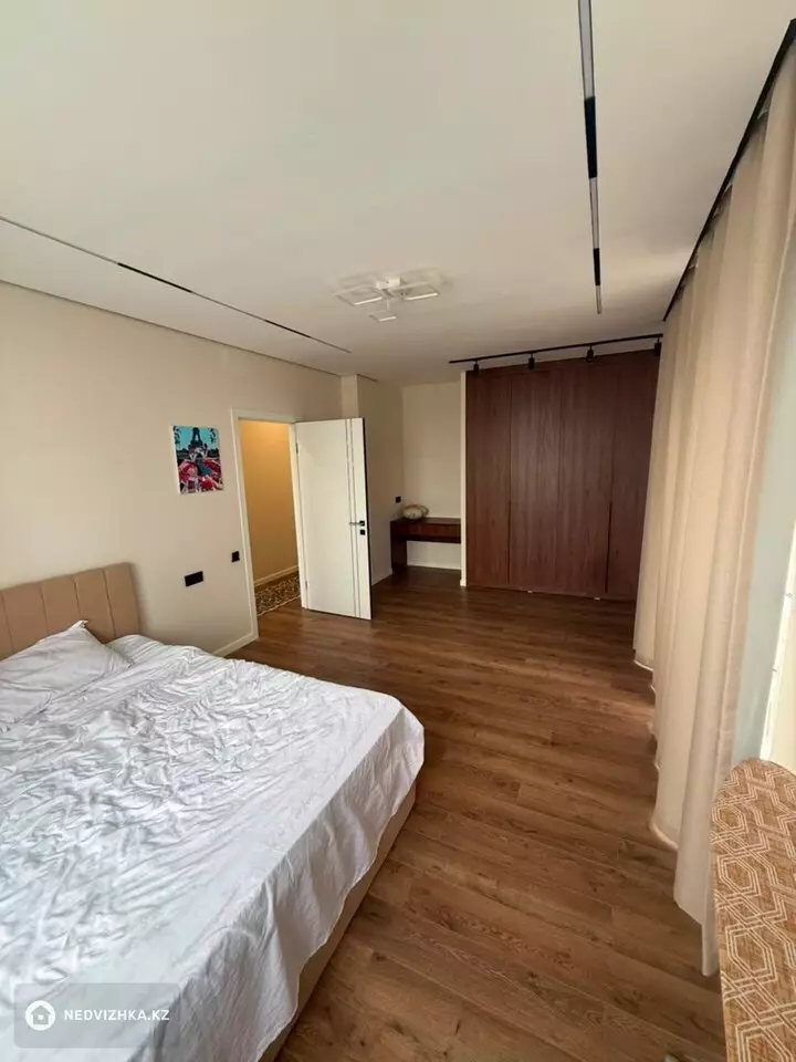 3-комнатная квартира, этаж 4 из 18, 80 м², фотография 2