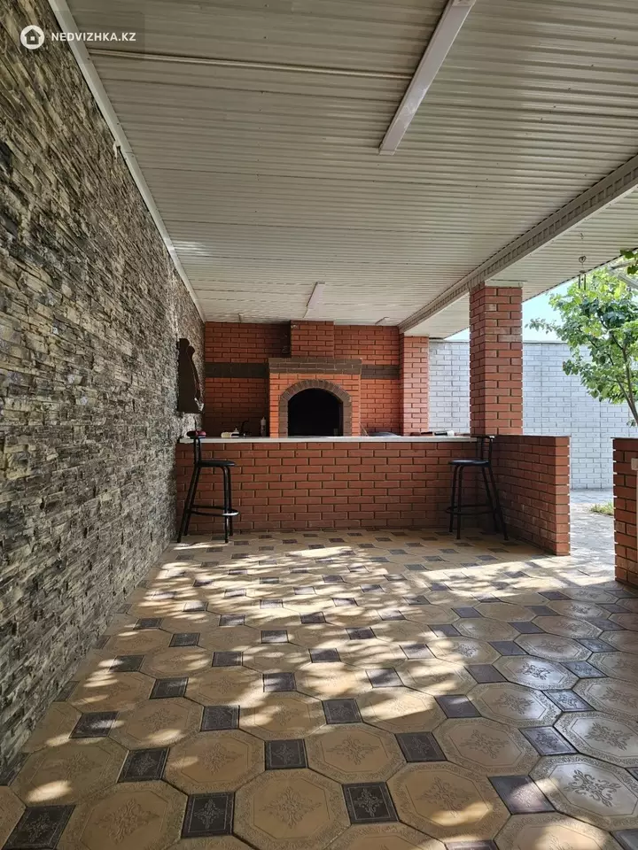 5-комнатный дом, 6 соток, 220 м², фотография 2