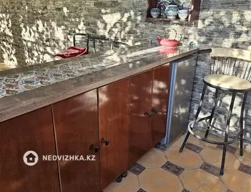 5-комнатный дом, 6 соток, 220 м²