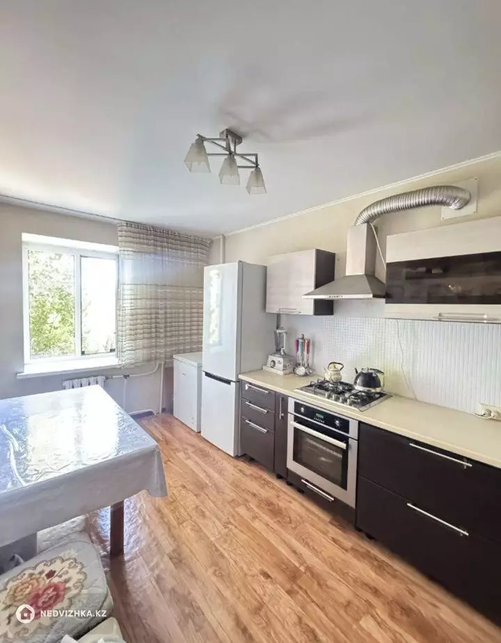 2-комнатная квартира, этаж 4 из 10, 67 м², 2-фотосурет