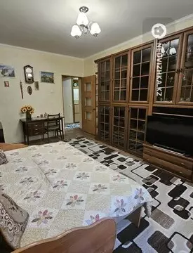 2-комнатная квартира, этаж 3 из 5, 55 м², На длительный срок