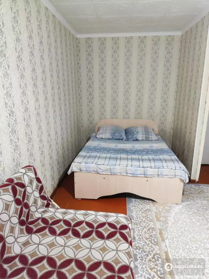 1-комнатная квартира, этаж 2 из 5, 38 м², Посуточно, 3-фотосурет