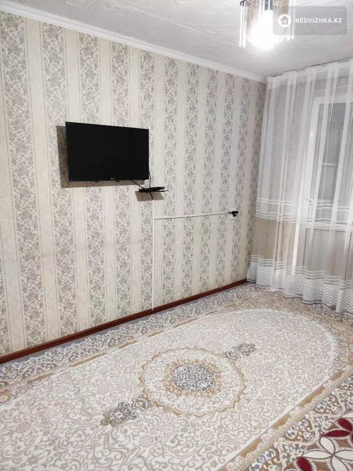 1-комнатная квартира, этаж 2 из 5, 38 м², Посуточно, 4-фотосурет
