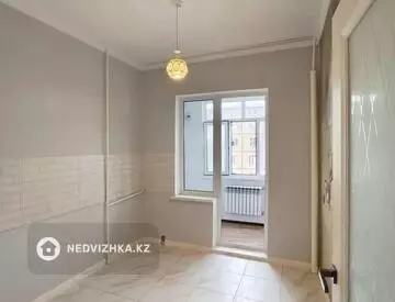 2-комнатная квартира, этаж 4 из 5, 56 м², миниатюра 2