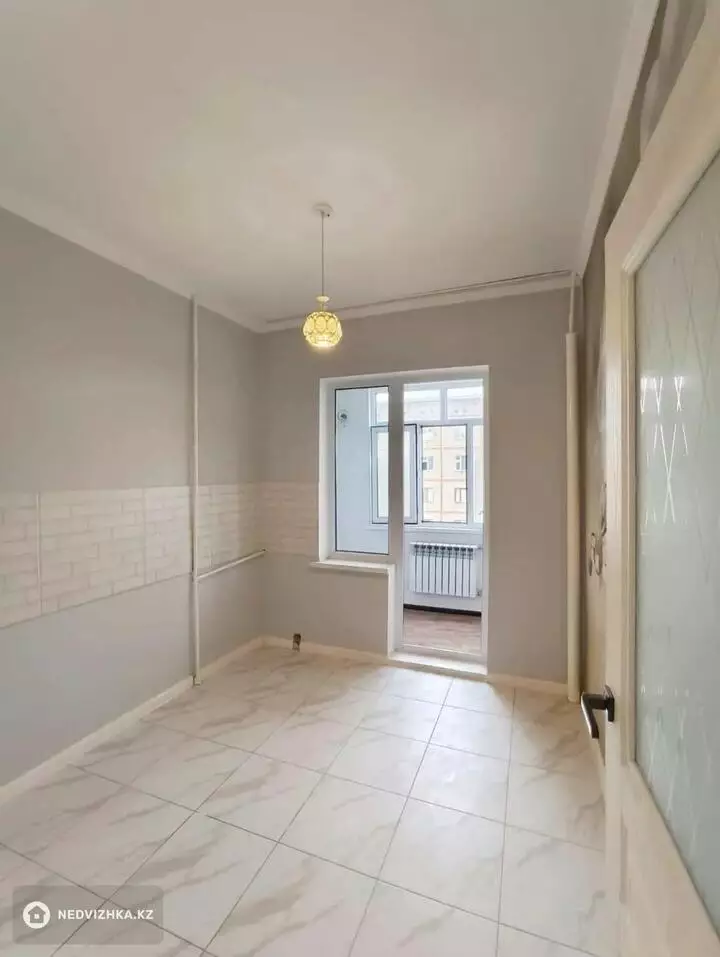 2-комнатная квартира, этаж 4 из 5, 56 м², фотография 2