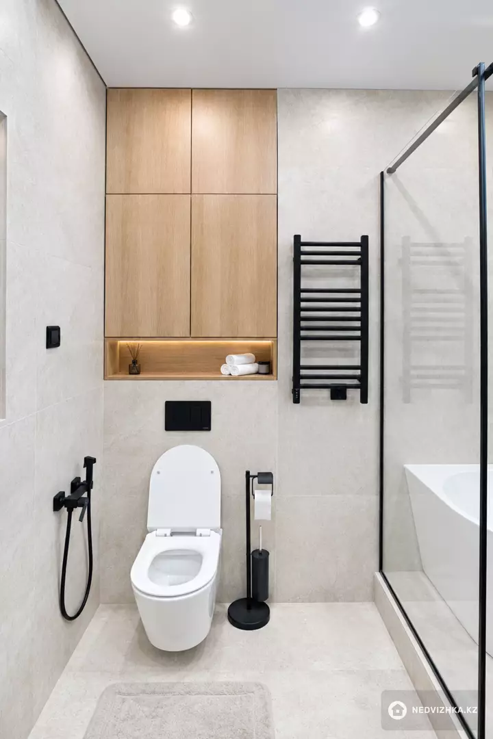 4-комнатная квартира, этаж 2 из 4, 150 м², фотография 2