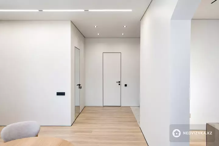 3-комнатная квартира, этаж 2 из 4, 150 м², фотография 5