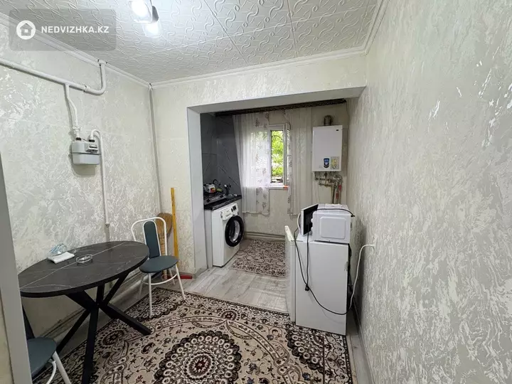 1-комнатная квартира, этаж 1 из 5, 38 м², Посуточно, фотография 2