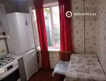 3-комнатная квартира, этаж 4 из 5, 56 м², На длительный срок, миниатюра 1
