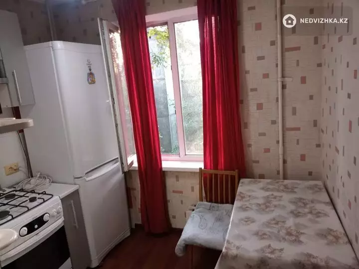3-комнатная квартира, этаж 4 из 5, 56 м², На длительный срок