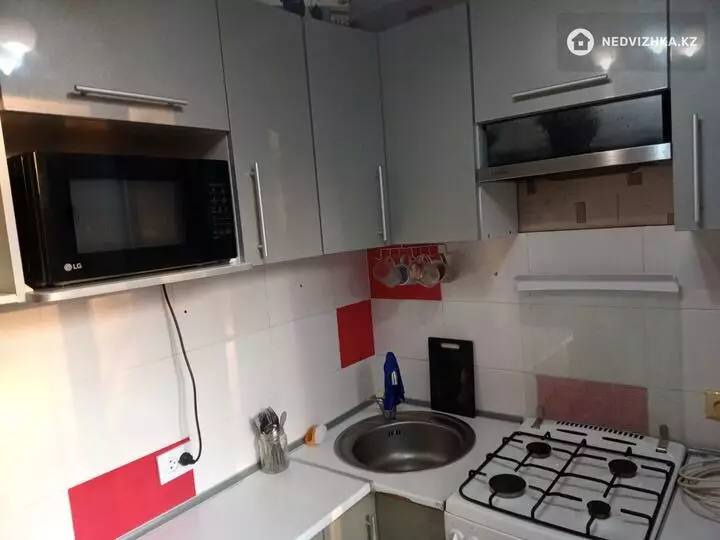 3-комнатная квартира, этаж 4 из 5, 56 м², На длительный срок, фотография 2