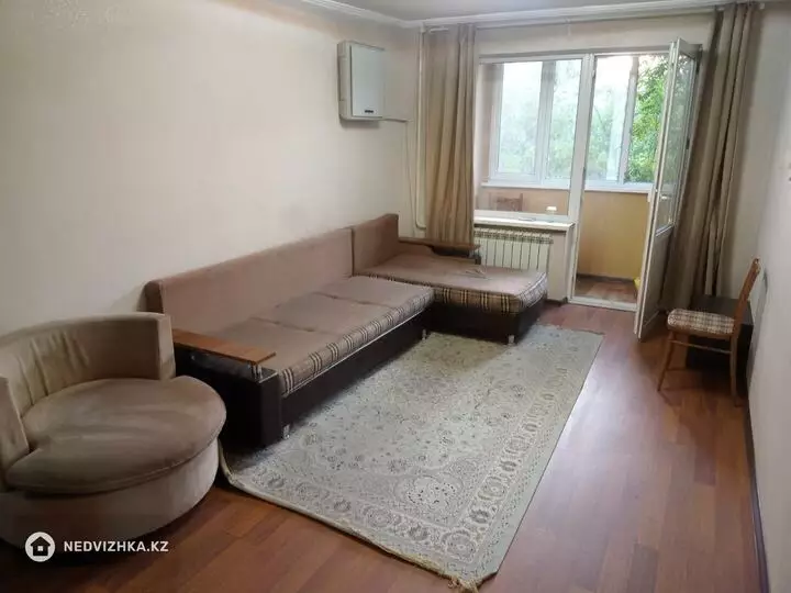 3-комнатная квартира, этаж 4 из 5, 56 м², На длительный срок, фотография 3