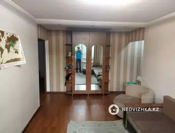 3-комнатная квартира, этаж 4 из 5, 56 м², На длительный срок, миниатюра 4