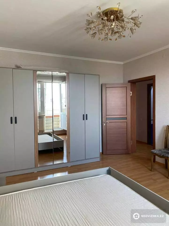 2-комнатная квартира, этаж 4 из 12, 68 м², фотография 2