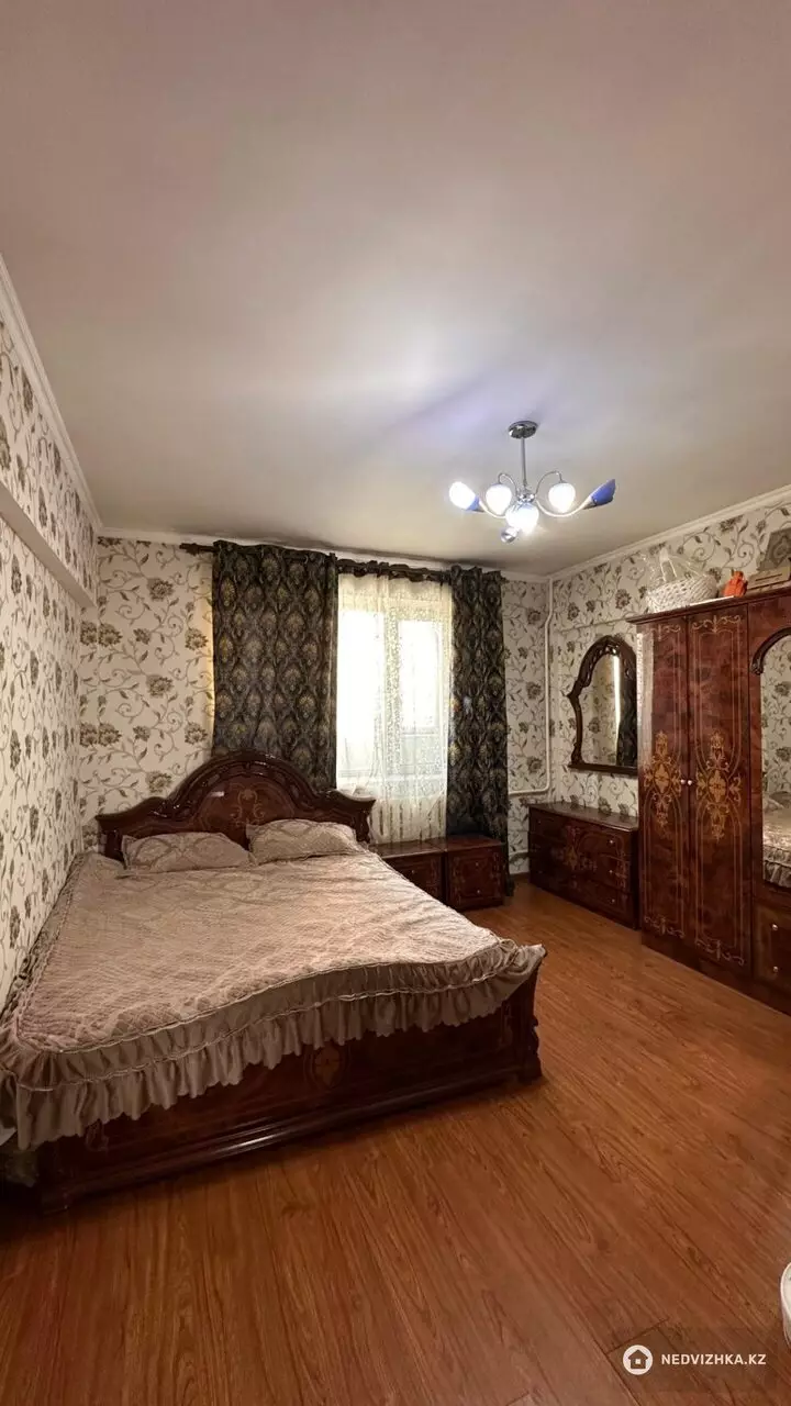 4-комнатная квартира, этаж 4 из 5, 106 м², фотография 3