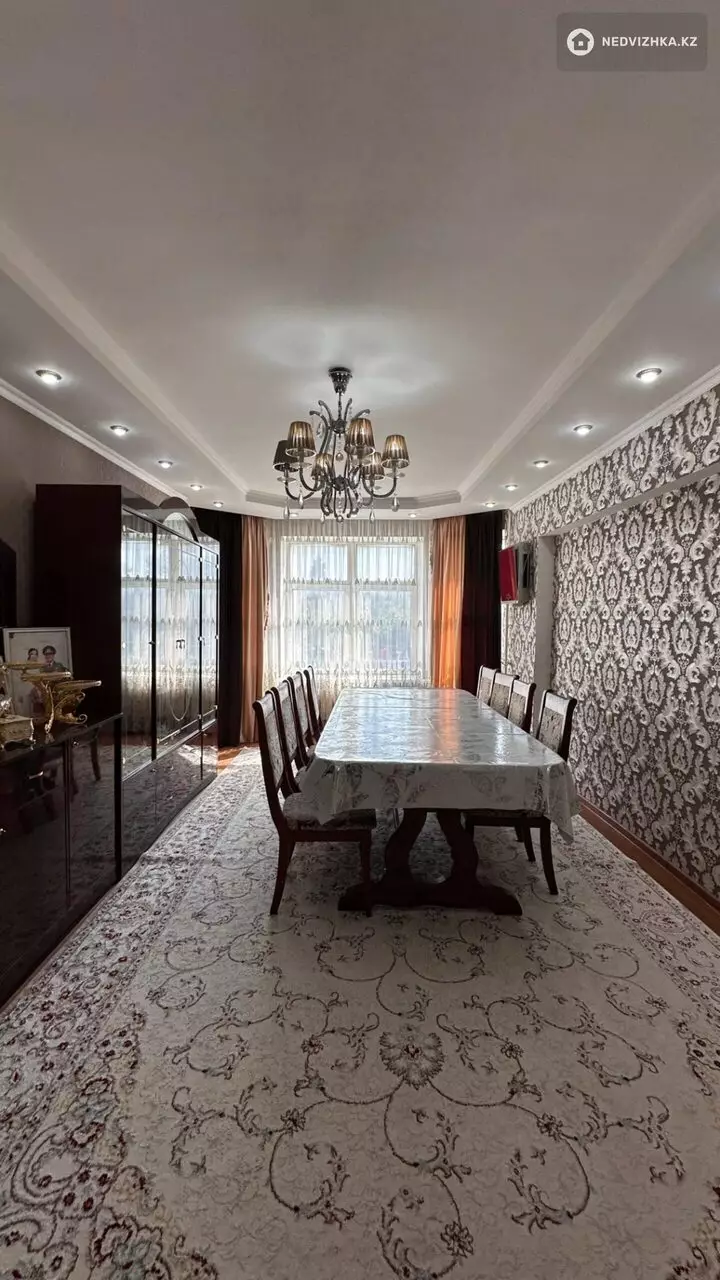 4-комнатная квартира, этаж 4 из 5, 106 м²