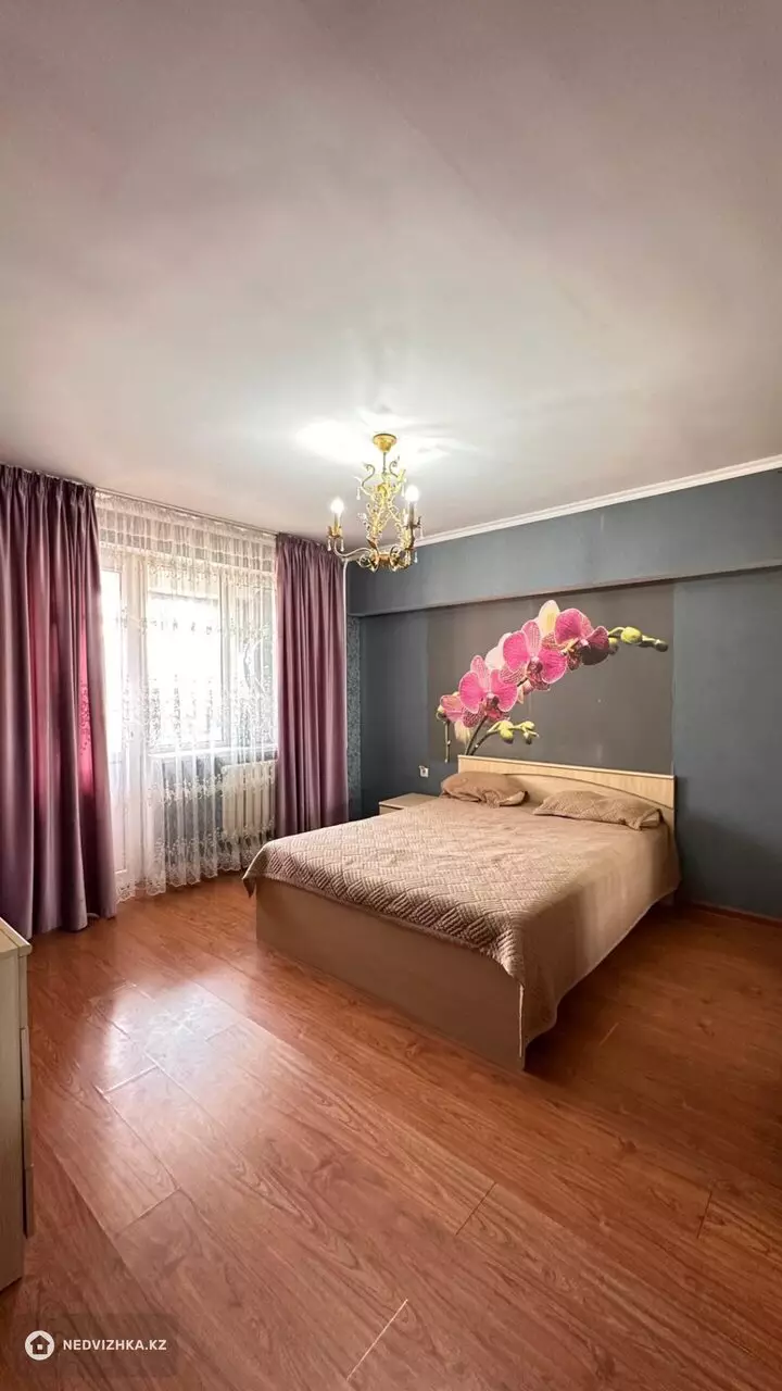 4-комнатная квартира, этаж 4 из 5, 106 м², фотография 4