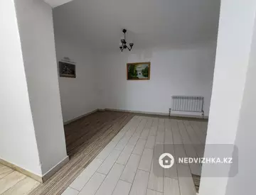 3-комнатная квартира, этаж 8 из 9, 132 м², миниатюра 3