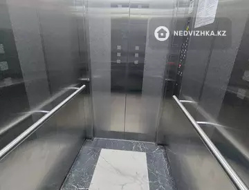 3-комнатная квартира, этаж 8 из 9, 132 м², миниатюра 2