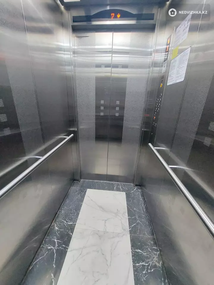 3-комнатная квартира, этаж 8 из 9, 132 м², фотография 2