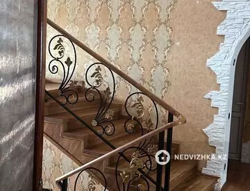 9-комнатный дом, 13 соток, 290 м²