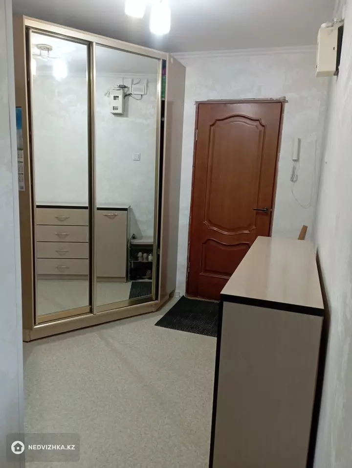2-комнатная квартира, этаж 4 из 5, 54 м², фотография 2