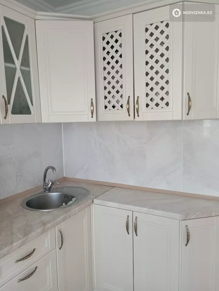 2-комнатная квартира, этаж 4 из 5, 54 м², фотография 4