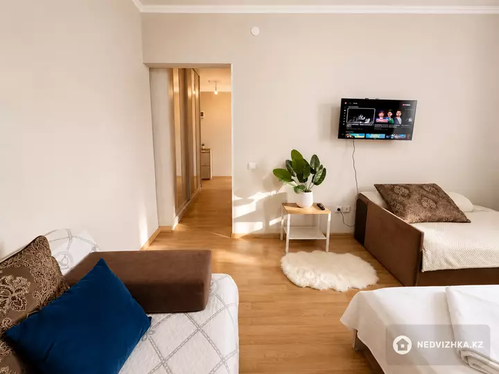 1-комнатная квартира, этаж 4 из 12, 39 м², Посуточно, фотография 3