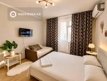 1-комнатная квартира, этаж 4 из 12, 39 м², Посуточно