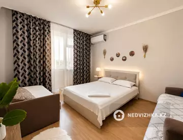 1-комнатная квартира, этаж 4 из 12, 39 м², Посуточно