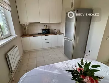 1-комнатная квартира, этаж 4 из 12, 39 м², Посуточно, миниатюра 10