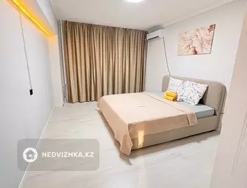 3-комнатная квартира, этаж 2 из 5, 77 м², Посуточно, миниатюра 2