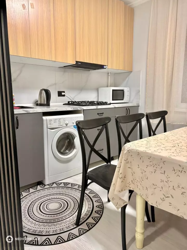 3-комнатная квартира, этаж 2 из 5, 77 м², Посуточно, фотография 4
