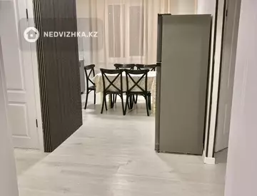 3-комнатная квартира, этаж 2 из 5, 77 м², Посуточно, миниатюра 11