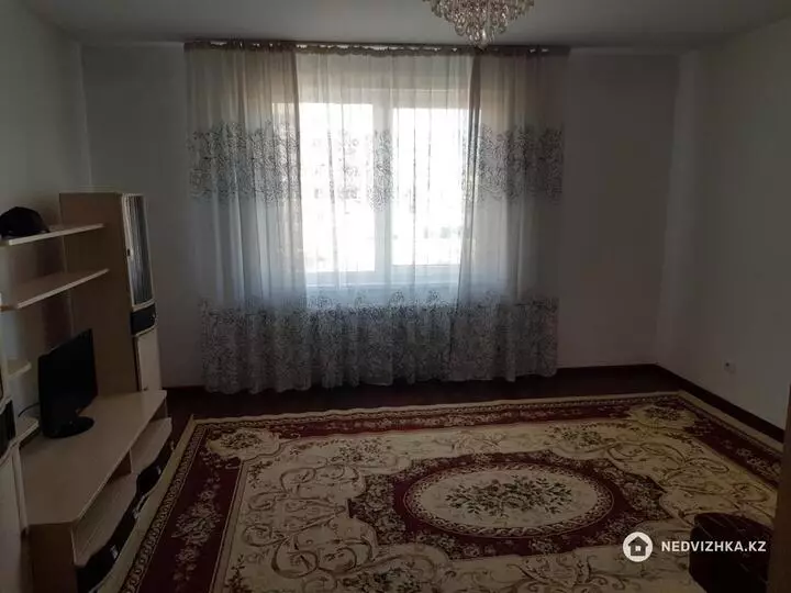 3-комнатная квартира, этаж 2 из 7, 100 м², На длительный срок, фотография 2