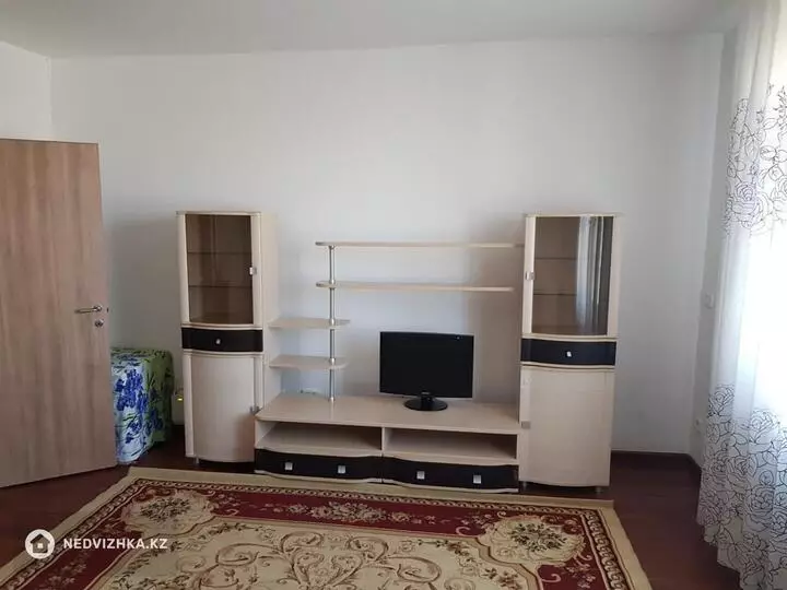 3-комнатная квартира, этаж 2 из 7, 100 м², На длительный срок