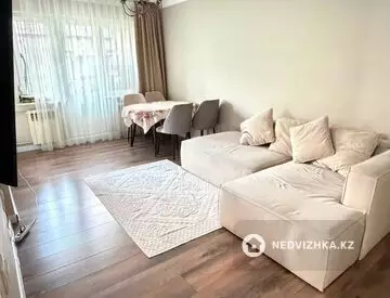 3-комнатная квартира, этаж 3 из 4, 60 м², миниатюра 6