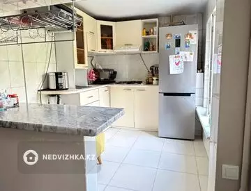 3-комнатная квартира, этаж 3 из 4, 60 м², миниатюра 9