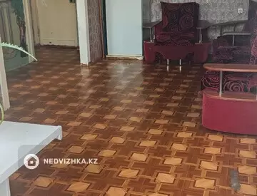 2-комнатная квартира, этаж 4 из 4, 42 м²